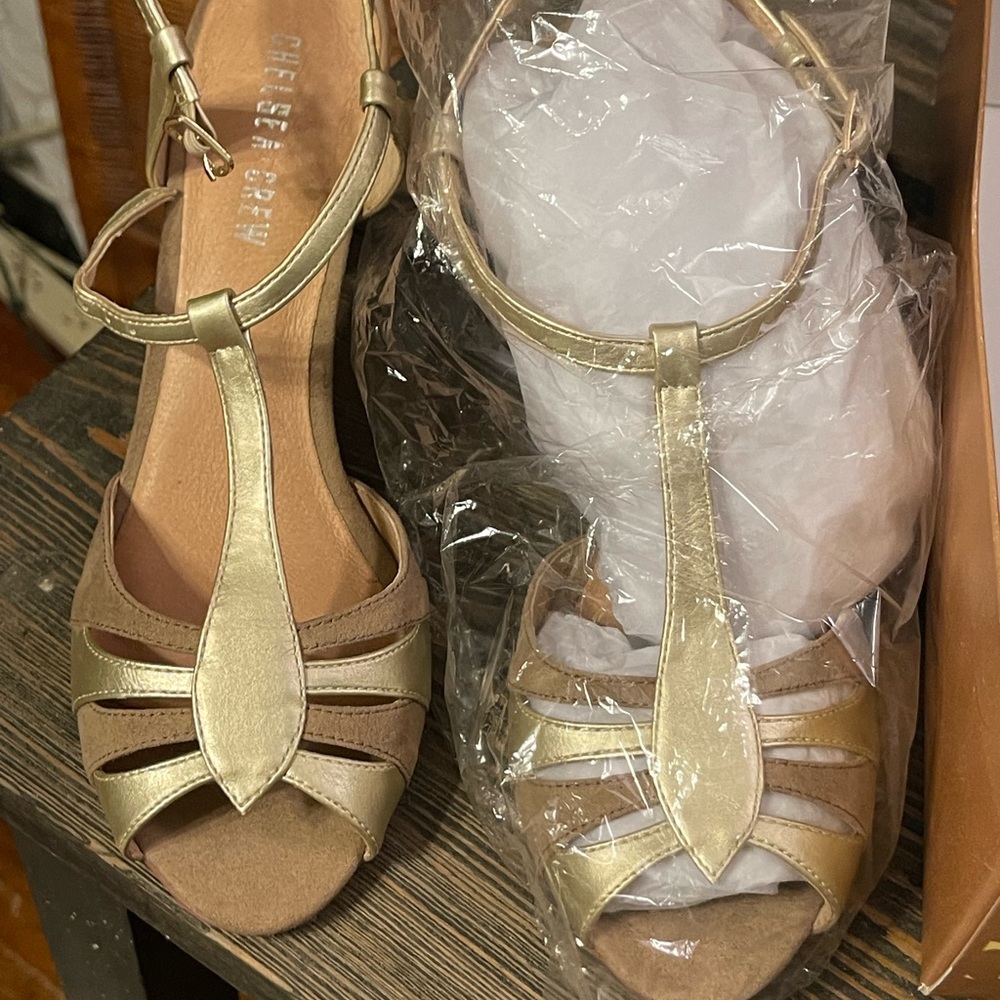 Chelsea Crew Size 9 PASHA Dress Sandal Shoe Gold